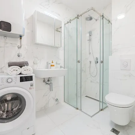 Apartment Catarina 8 *